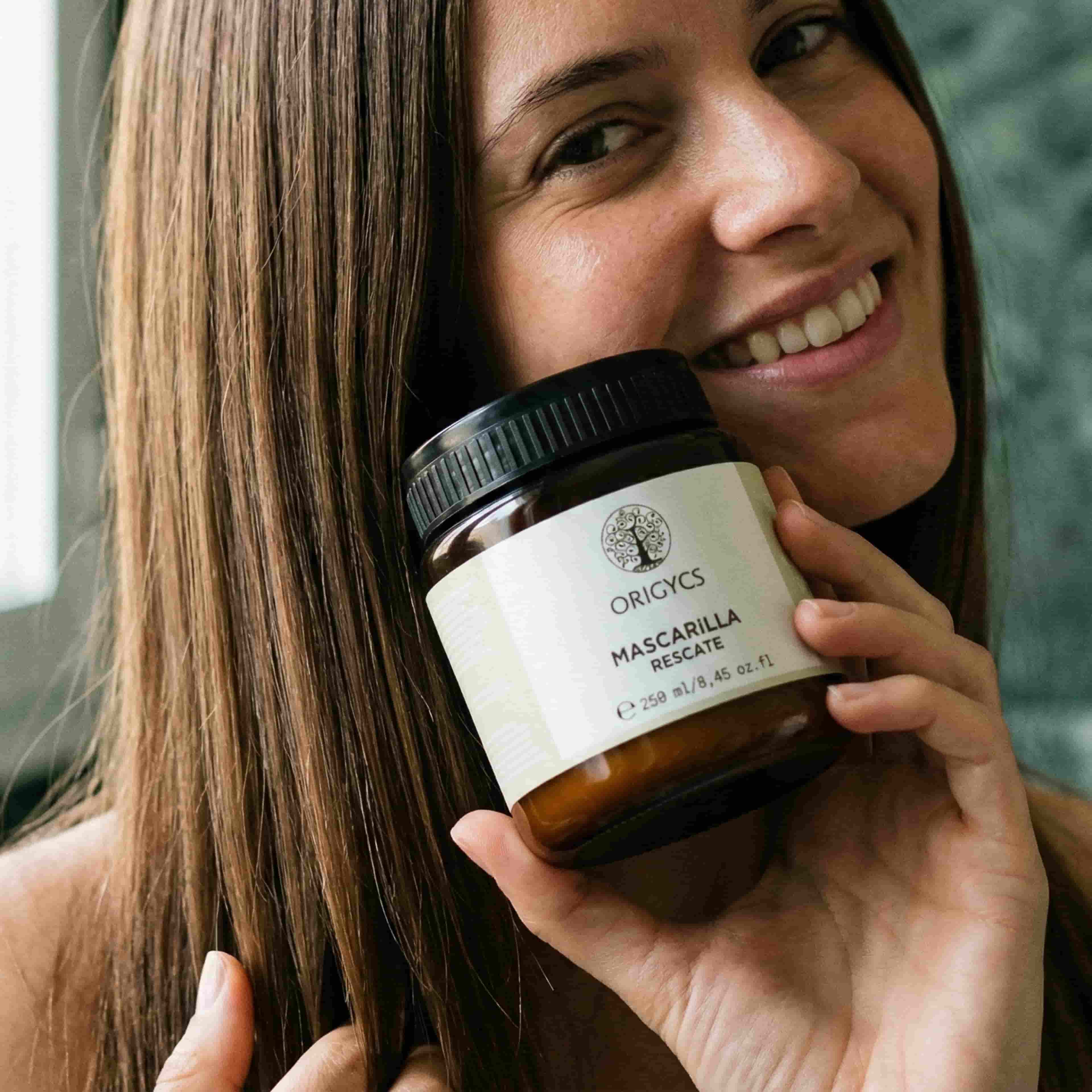 Mascarilla natural para cabello seco y dañado de mujer